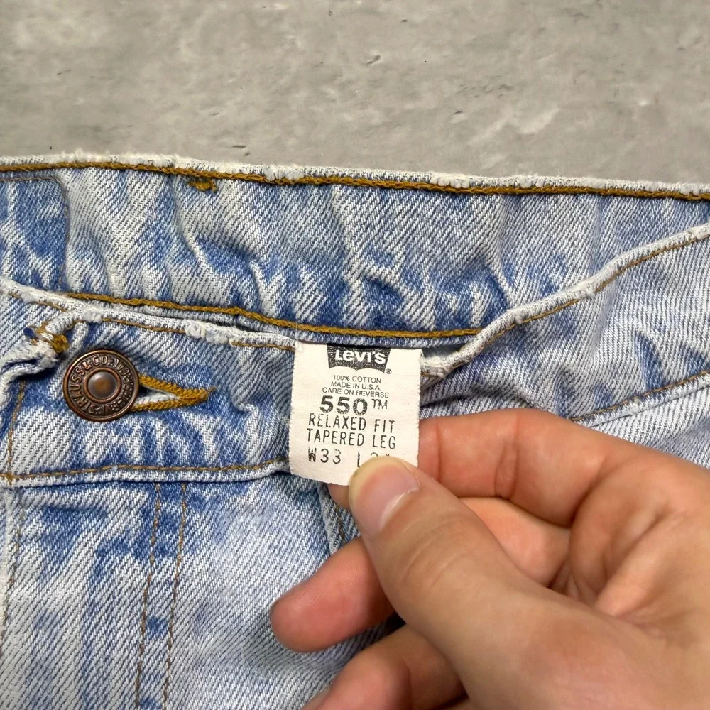 Vintage Levis 550 Relaxed Fit Tapered Leg Jeans Light Wash Made in USA 33x34
